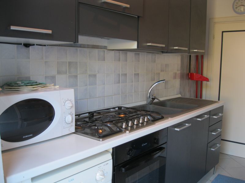 Kitchen 005.jpg